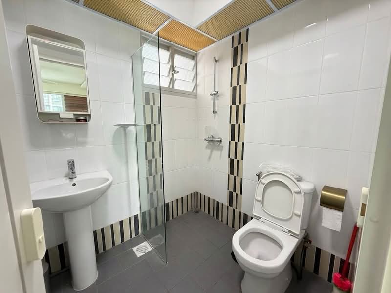 10B Bendemeer Light, 10B Bendemeer Road, 2 Bedrooms, 732 sqft, HDB Flat For Sale, by Kristine Tan, 500158032 - Bathroom - PropertyGuru.com.sg