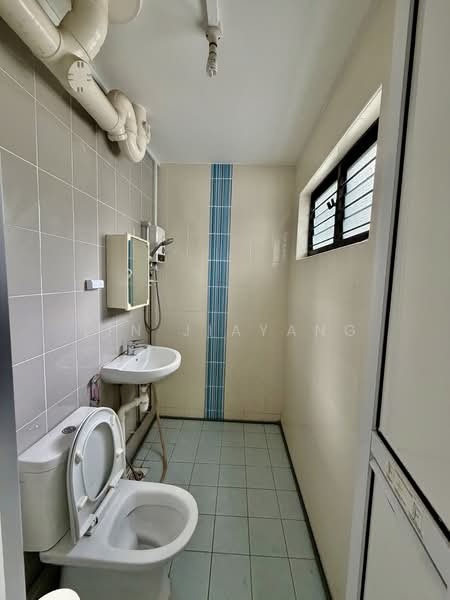 648 Hougang Avenue 8, 648 Hougang Avenue 8, 2 Bedrooms, 843 sqft, HDB Flat For Rent, by Lin Jiayang, 500158040 - Bathroom - PropertyGuru.com.sg