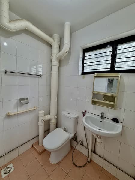 648 Hougang Avenue 8, 648 Hougang Avenue 8, 2 Bedrooms, 843 sqft, HDB Flat For Rent, by Lin Jiayang, 500158040 - Bathroom - PropertyGuru.com.sg