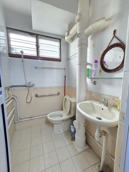 258 Tampines Street 21, 258 Tampines Street 21, Room Rental, 108 sqft, HDB Flat For Rent, by Jenny Tan, 500158053 - Bathroom - PropertyGuru.com.sg