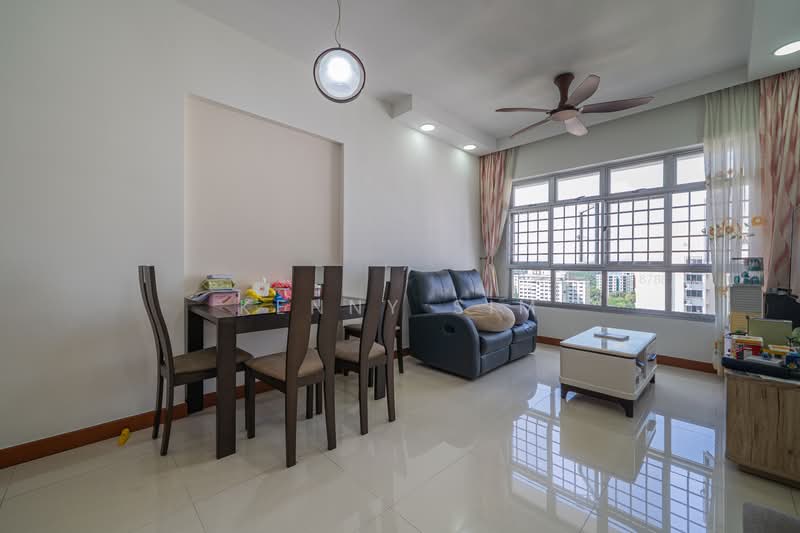 878A Tampines Avenue 8, 878A Tampines Avenue 8, 2 Bedrooms, 732 sqft, HDB Flat For Sale, by Kenny Sim, 500158071 - Living Room - PropertyGuru.com.sg