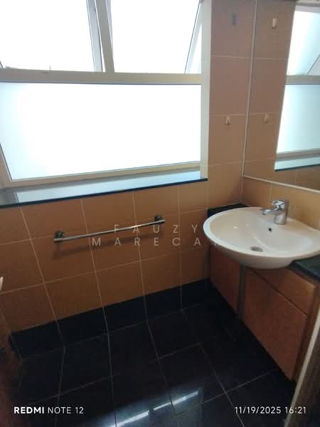 Changi Rise Condo, 18 Simei Rise, Room Rental, 200 sqft, Condominium For Rent, by Fauzy Marecar, 500158075 - Bathroom - PropertyGuru.com.sg
