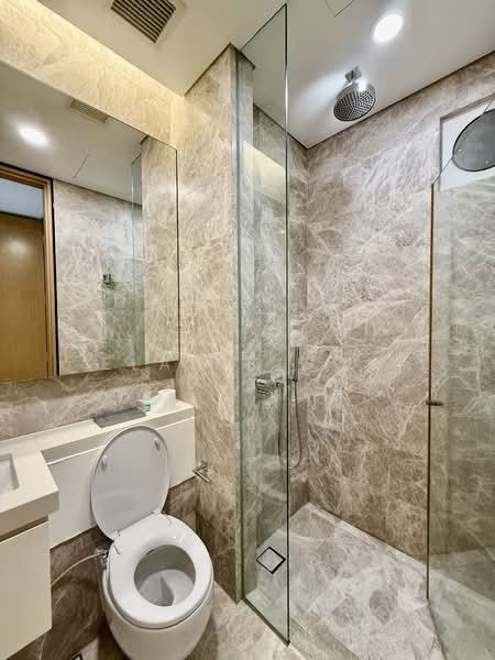 The Laurels @ Cairnhill Road, 38 Cairnhill Road, 2 Bedrooms, 883 sqft, Condominium For Sale, by Elaine Goh, 500158081 - Bathroom - PropertyGuru.com.sg