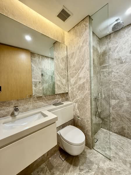 The Laurels @ Cairnhill Road, 38 Cairnhill Road, 2 Bedrooms, 883 sqft, Condominium For Sale, by Elaine Goh, 500158081 - Bathroom - PropertyGuru.com.sg