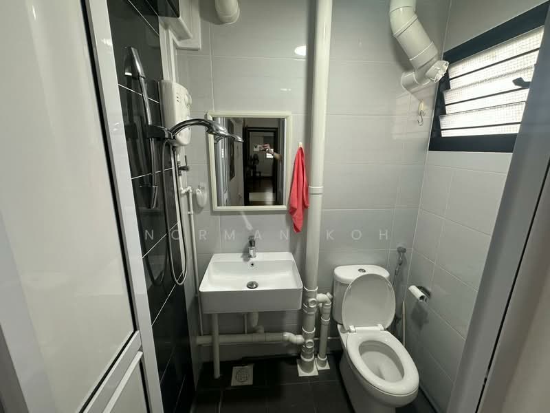 519 Bedok North Avenue 1, 519 Bedok North Avenue 1, 2 Bedrooms, 721 sqft, HDB Flat For Rent, by Norman Koh, 500158082 - Bathroom - PropertyGuru.com.sg