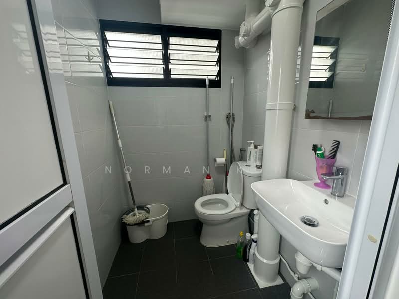 519 Bedok North Avenue 1, 519 Bedok North Avenue 1, 2 Bedrooms, 721 sqft, HDB Flat For Rent, by Norman Koh, 500158082 - Bathroom - PropertyGuru.com.sg