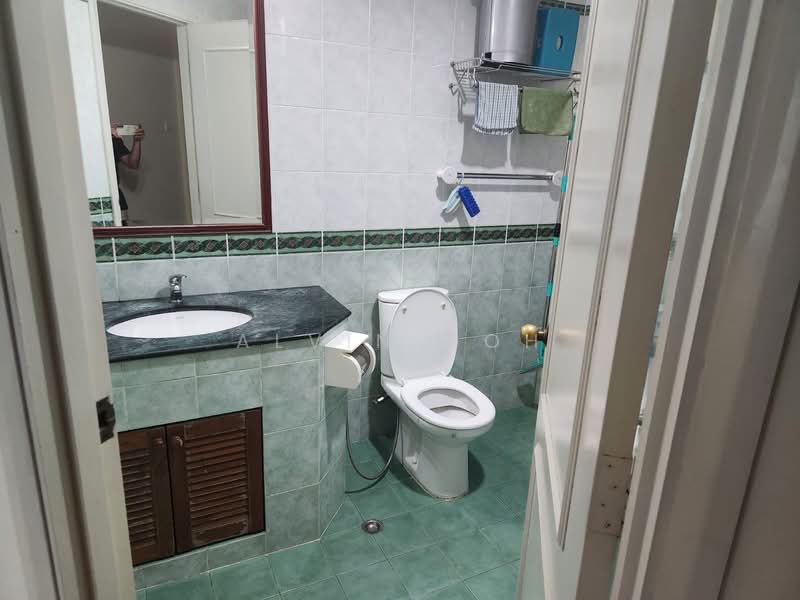 Yew Mei Green, 50 Choa Chu Kang North 6, Room Rental, 150 sqft, Condominium For Rent, by Alvin Goh, 500158088 - Bathroom - PropertyGuru.com.sg