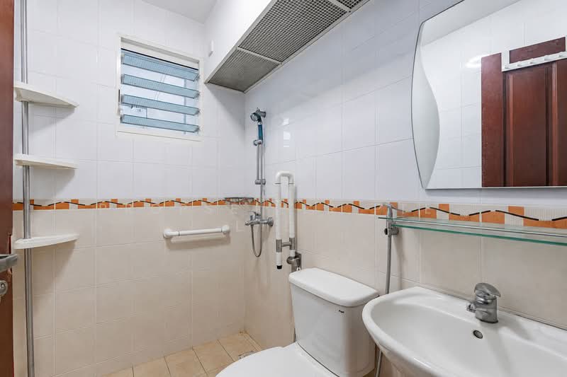 2A Upper Boon Keng Road, 2A Upper Boon Keng Road, 3 Bedrooms, 915 sqft, HDB Flat For Sale, by Kit Toh, 500158096 - Bathroom - PropertyGuru.com.sg