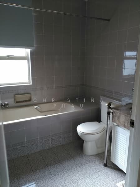 Leonie Condotel, 2 Leonie Hill Road, 4 Bedrooms, 2,715 sqft, Condominium For Rent, by Christina Phau, 500158099 - Bathroom - PropertyGuru.com.sg