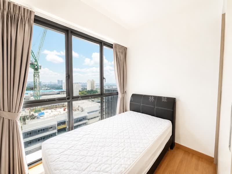 J Gateway, 2 Gateway Drive, 3 Bedrooms, 969 sqft, Condominium For Rent, by Regan Lim 林鉦桀, 500158116 - Bedroom - PropertyGuru.com.sg