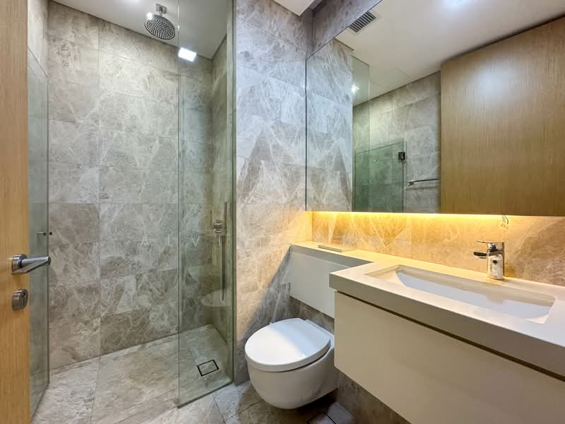 The Laurels @ Cairnhill Road, 38 Cairnhill Road, 2 Bedrooms, 883 sqft, Condominium For Rent, by Alvin Chung, 500158124 - Bathroom - PropertyGuru.com.sg