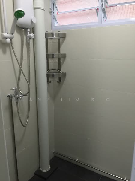 43 Holland Drive, 43 Holland Drive, 2 Bedrooms, 646 sqft, HDB Flat For Rent, by Jane Lim S C, 500158126 - Separate Shower room - PropertyGuru.com.sg