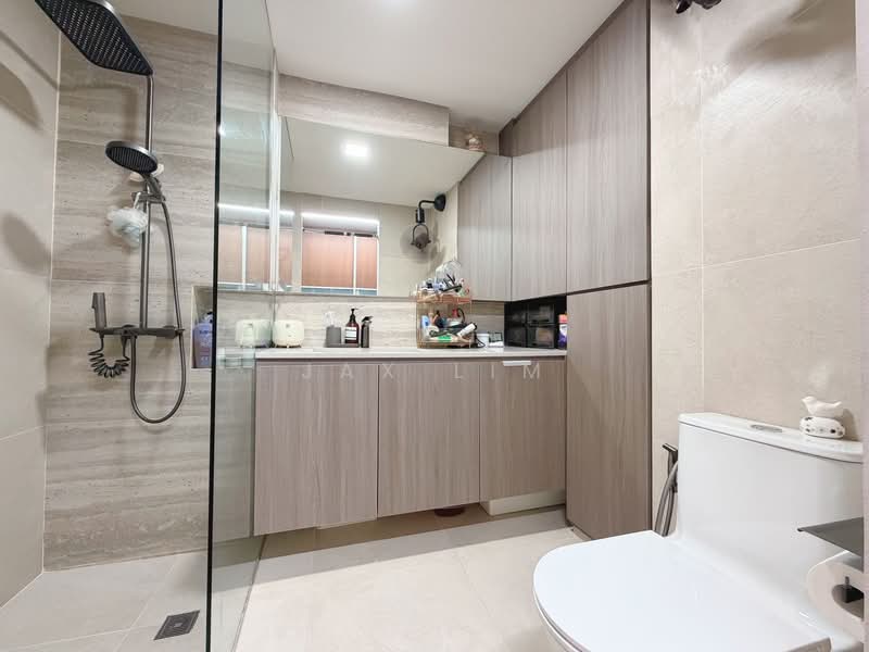 Sims Green, 7 Lorong 27A Geylang, 2 Bedrooms, 1,755 sqft, Apartment For Sale, by Jax Lim, 500158140 - Master Bathroom - PropertyGuru.com.sg