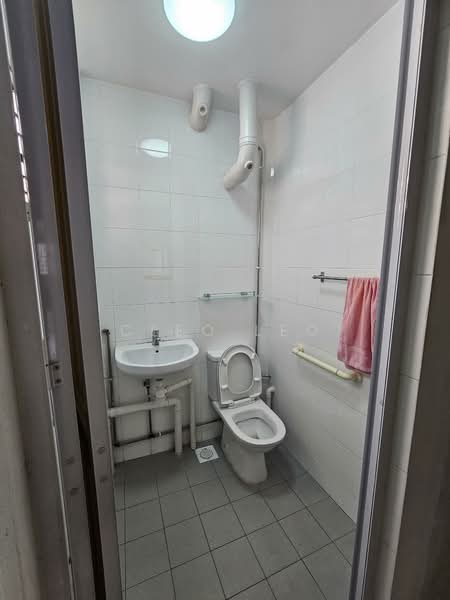 219 Yishun Street 21, 219 Yishun Street 21, 2 Bedrooms, 732 sqft, HDB Flat For Rent, by CLeo Leo, 500158143 - Bathroom - PropertyGuru.com.sg