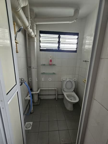 219 Yishun Street 21, 219 Yishun Street 21, 2 Bedrooms, 732 sqft, HDB Flat For Rent, by CLeo Leo, 500158143 - Bathroom - PropertyGuru.com.sg
