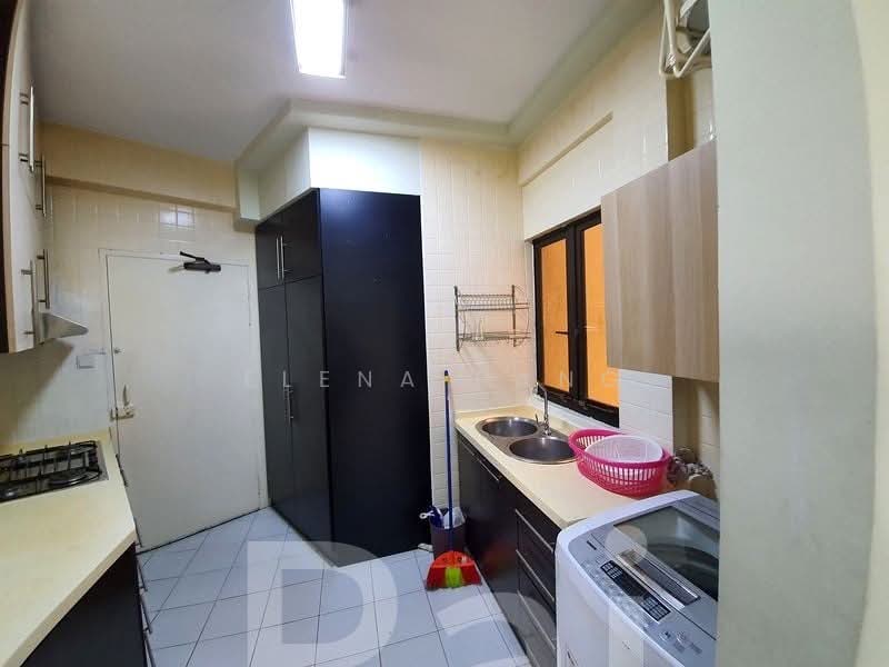 Bayshore Park, 62 Bayshore Road, 2 Bedrooms, 936 sqft, Condominium For Rent, by Elena Pang, 500158154 - Kitchen - PropertyGuru.com.sg