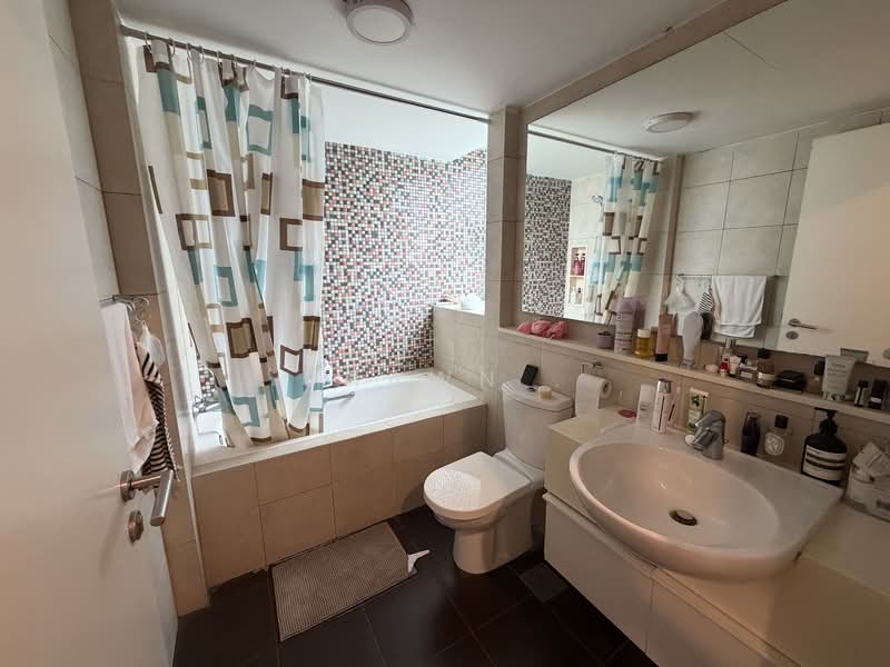 The Esparis, 9B Pasir Ris Drive 4, Room Rental, 200 sqft, Condominium For Rent, by Shawn, 500158157 - Bathroom - PropertyGuru.com.sg