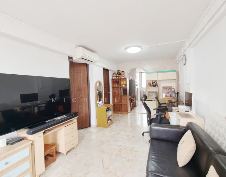 652 Hougang Avenue 8, 652 Hougang Avenue 8, 2 Bedrooms, 743 sqft, HDB Flat For Sale, by Michael Seah, 500158159 - Living Room - PropertyGuru.com.sg