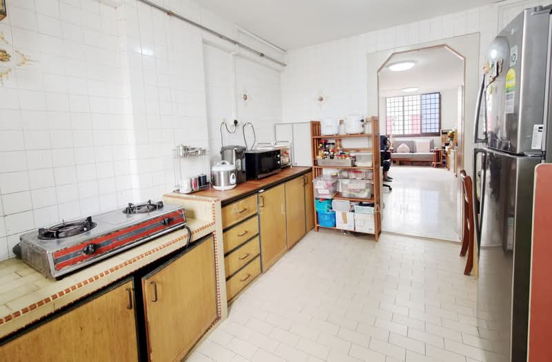 652 Hougang Avenue 8, 652 Hougang Avenue 8, 2 Bedrooms, 743 sqft, HDB Flat For Sale, by Michael Seah, 500158159 - Kitchen - PropertyGuru.com.sg