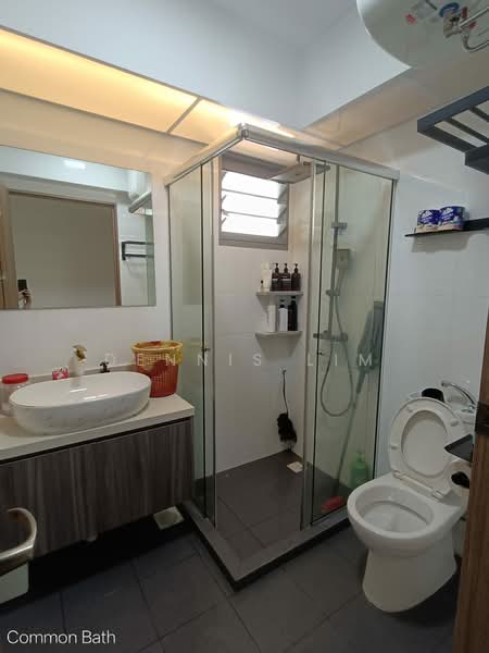 377B Hougang Street 32, 377B Hougang Street 32, 4 Bedrooms, 1,399 sqft, HDB Flat For Sale, by Dennis Lim, 500158161 - Bathroom - PropertyGuru.com.sg