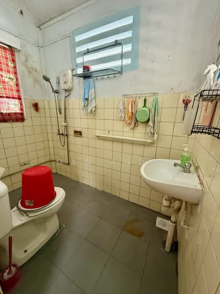 1 Gilstead Road, , 5 Bedrooms, 5,000 sqft, Detached House For Rent, by Gan Andy, 500158162 - Bathroom - PropertyGuru.com.sg