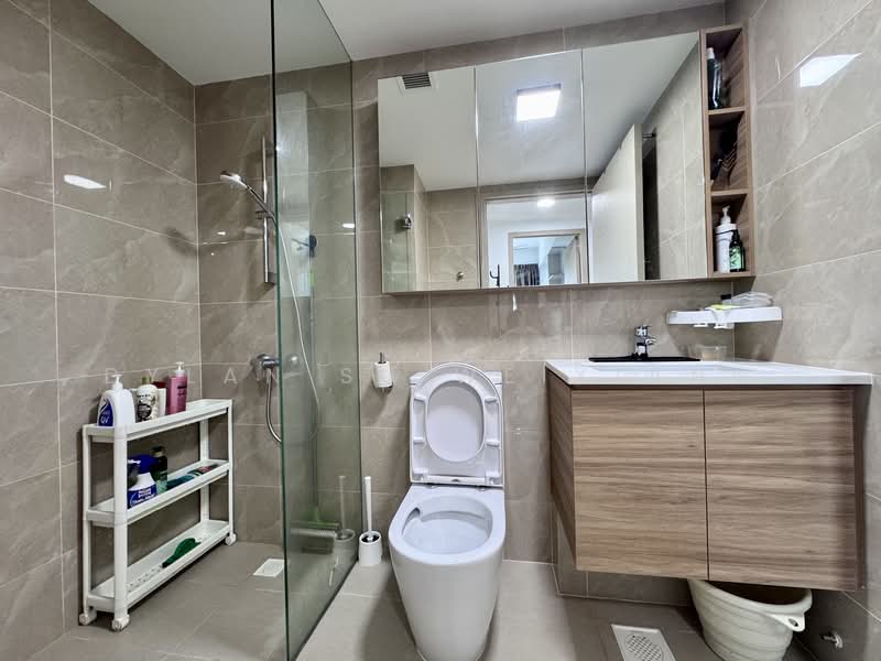 Treasure at Tampines, 3 Tampines Lane, 2 Bedrooms, 581 sqft, Condominium For Sale, by Dylan Su Weixiang, 500158163 - Bathroom - PropertyGuru.com.sg