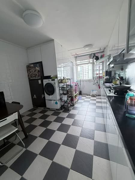 923 Jurong West Street 92, 923 Jurong West Street 92, 4 Bedrooms, 1,313 sqft, HDB Flat For Sale, by Apple Lin Feng, 500158170 - Kitchen - PropertyGuru.com.sg