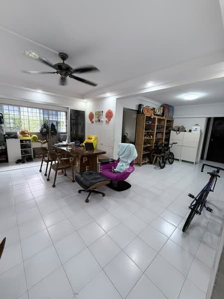 923 Jurong West Street 92, 923 Jurong West Street 92, 4 Bedrooms, 1,313 sqft, HDB Flat For Sale, by Apple Lin Feng, 500158170 - Living Room - PropertyGuru.com.sg