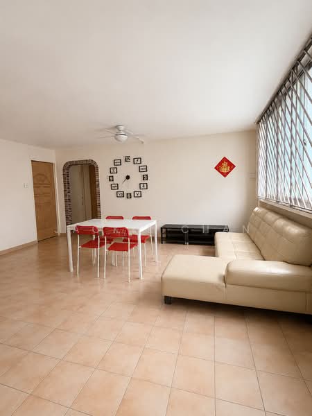 325 Serangoon Avenue 3, 325 Serangoon Avenue 3, 3 Bedrooms, 1,119 sqft, HDB Flat For Sale, by Jackie Chan, 500158177 - Living Room - PropertyGuru.com.sg