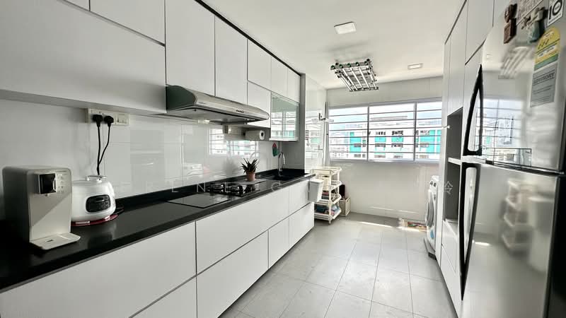 131 Bedok North Avenue 3, 131 Bedok North Avenue 3, 3 Bedrooms, 990 sqft, HDB Flat For Sale, by Serene Gan 顏詩玲, 500158178 - Kitchen - PropertyGuru.com.sg