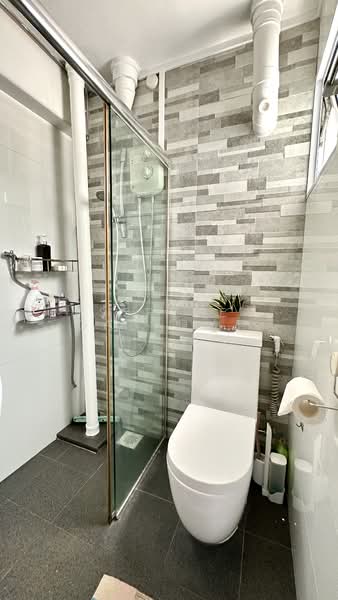 131 Bedok North Avenue 3, 131 Bedok North Avenue 3, 3 Bedrooms, 990 sqft, HDB Flat For Sale, by Serene Gan 顏詩玲, 500158178 - Bathroom - PropertyGuru.com.sg