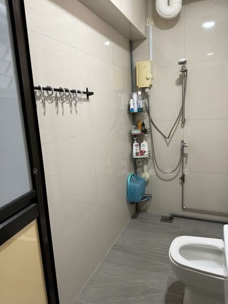 653A Jurong West Street 61, 653A Jurong West Street 61, Room Rental, 120 sqft, HDB Flat For Rent, by Zheng Ronghua 郑荣华, 500158180 - Bathroom - PropertyGuru.com.sg