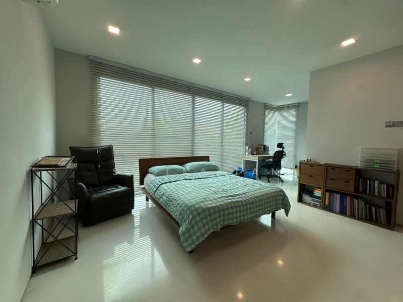 Wareham road, , 8 Bedrooms, 8,000 sqft, Detached House For Sale, by Stella Tan, 500158181 - Bedroom - PropertyGuru.com.sg