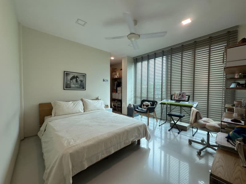 Wareham road, , 8 Bedrooms, 8,000 sqft, Detached House For Sale, by Stella Tan, 500158181 - Bedroom - PropertyGuru.com.sg
