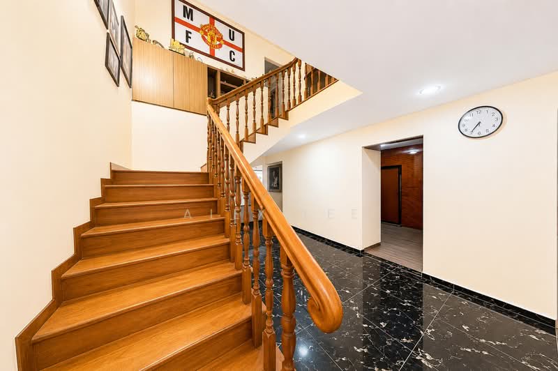 221 Hougang Street 21, 221 Hougang Street 21, 4 Bedrooms, 1,593 sqft, HDB Flat For Sale, by Alex Lee, 500158225 - Stairways Leading To Upper Level - PropertyGuru.com.sg