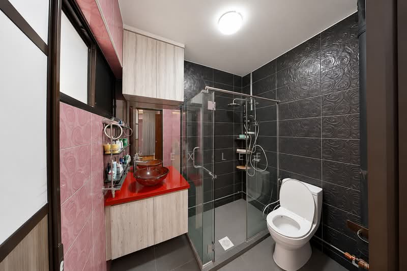 221 Hougang Street 21, 221 Hougang Street 21, 4 Bedrooms, 1,593 sqft, HDB Flat For Sale, by Alex Lee, 500158225 - Master Bathroom - PropertyGuru.com.sg