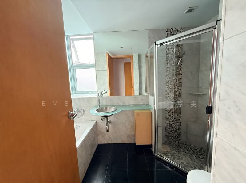 Tanamera Crest, 10 Pari Dedap Walk, 3 Bedrooms, 1,173 sqft, Condominium For Sale, by Evelyn Neo 梁慧雯, 500158226 - Master Bathroom - PropertyGuru.com.sg