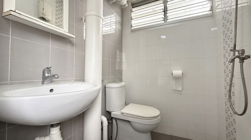 560 Ang Mo Kio Avenue 10, 560 Ang Mo Kio Avenue 10, 2 Bedrooms, 721 sqft, HDB Flat For Rent, by Cheryl Soh, 500158240 - Bathroom - PropertyGuru.com.sg