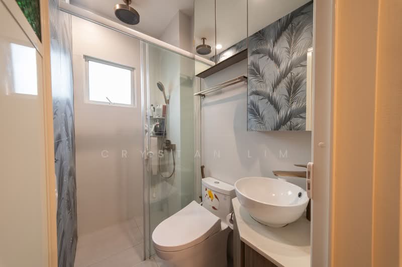 Super Cheap Freehold 4 Bedroom Mins walk to MRT, , 4 Bedrooms, 1,281 sqft, Apartment For Sale, by Crystan Lim, 500158261 - Master Bathroom - PropertyGuru.com.sg