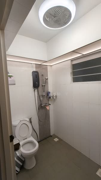 287A Compassvale Crescent, 287A Compassvale Crescent, 3 Bedrooms, 1,033 sqft, HDB Flat For Sale, by Jeremy Lee, 500158268 - Bathroom - PropertyGuru.com.sg