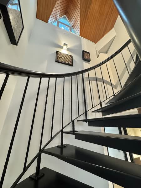 Siglap Lodge, 95 Upper East Coast Road, 4 Bedrooms, 1,884 sqft, Apartment For Rent, by Shawn Low, 500158271 - Staircase - PropertyGuru.com.sg