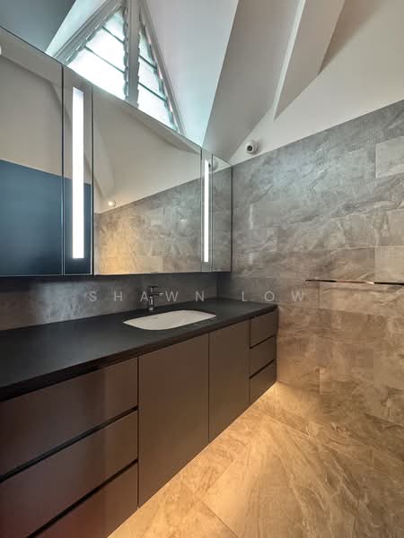 Siglap Lodge, 95 Upper East Coast Road, 4 Bedrooms, 1,884 sqft, Apartment For Rent, by Shawn Low, 500158271 - Master Bathroom - PropertyGuru.com.sg