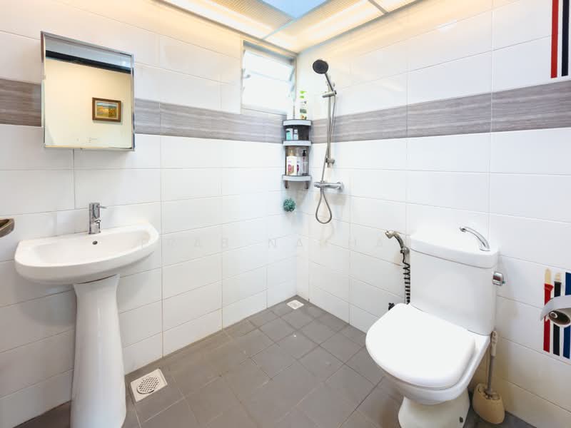 338C Anchorvale Crescent, 338C Anchorvale Crescent, 3 Bedrooms, 1,001 sqft, HDB Flat For Sale, by Prab Nathan, 500158272 - Common Bathroom - PropertyGuru.com.sg