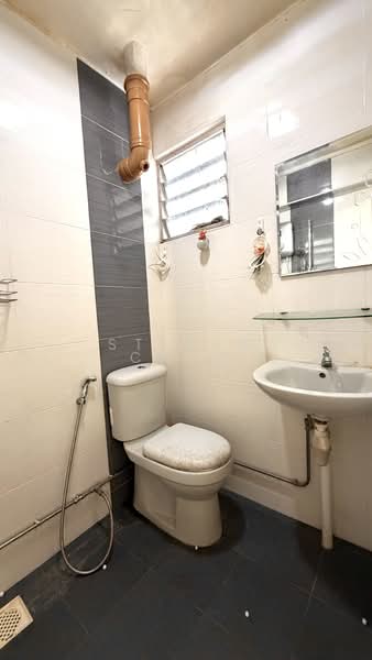 534 Ang Mo Kio Avenue 10, 534 Ang Mo Kio Avenue 10, 2 Bedrooms, 732 sqft, HDB Flat For Rent, by Steven Choo, 500158292 - Bathroom - PropertyGuru.com.sg