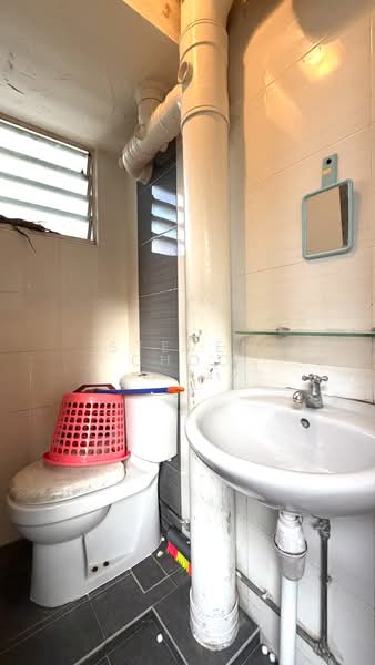 534 Ang Mo Kio Avenue 10, 534 Ang Mo Kio Avenue 10, 2 Bedrooms, 732 sqft, HDB Flat For Rent, by Steven Choo, 500158292 - Bathroom - PropertyGuru.com.sg