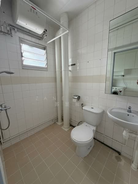 185D Rivervale Crescent, 185D Rivervale Crescent, 3 Bedrooms, 979 sqft, HDB Flat For Rent, by Zane Soo 苏昱能, 500158309 - Bathroom - PropertyGuru.com.sg