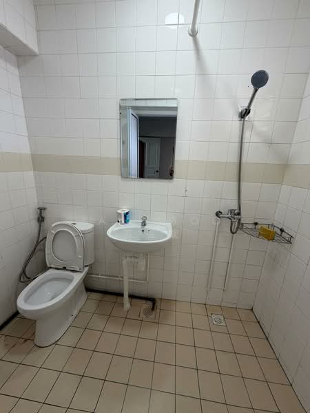 185D Rivervale Crescent, 185D Rivervale Crescent, 3 Bedrooms, 979 sqft, HDB Flat For Rent, by Zane Soo 苏昱能, 500158309 - Bathroom - PropertyGuru.com.sg