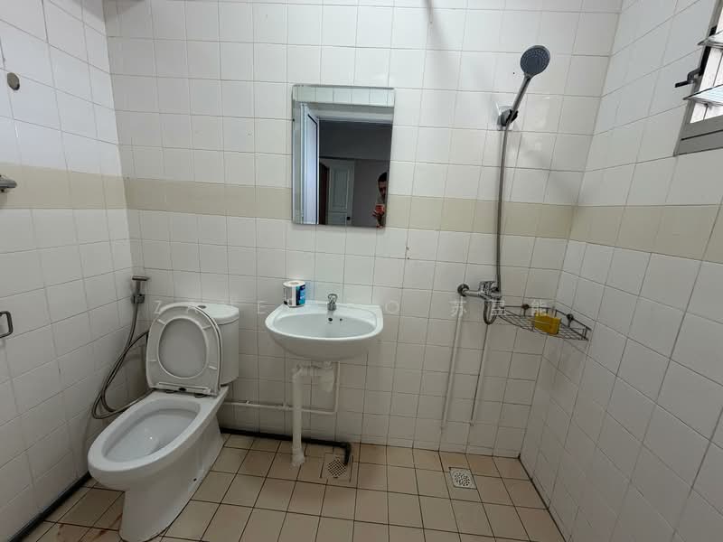 185D Rivervale Crescent, 185D Rivervale Crescent, 3 Bedrooms, 979 sqft, HDB Flat For Rent, by Zane Soo 苏昱能, 500158309 - Bathroom - PropertyGuru.com.sg