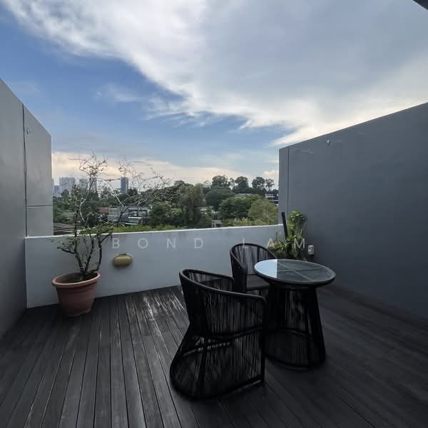 Holland Mews, 69 Holland Road, 4 Bedrooms, 1,852 sqft, Apartment For Rent, by Bond Lam, 500158314 - Balcony - PropertyGuru.com.sg