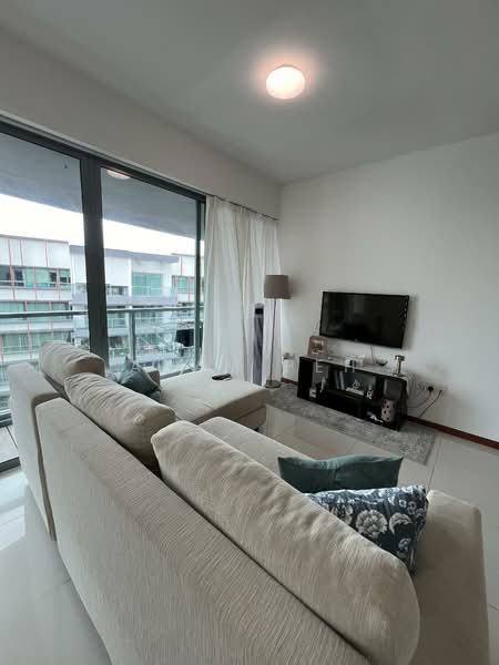 Double Bay Residences, 17A Simei Street 4, 2 Bedrooms, 1,001 sqft, Condominium For Sale, by Adam Peh, 500158315 - Living Room - PropertyGuru.com.sg